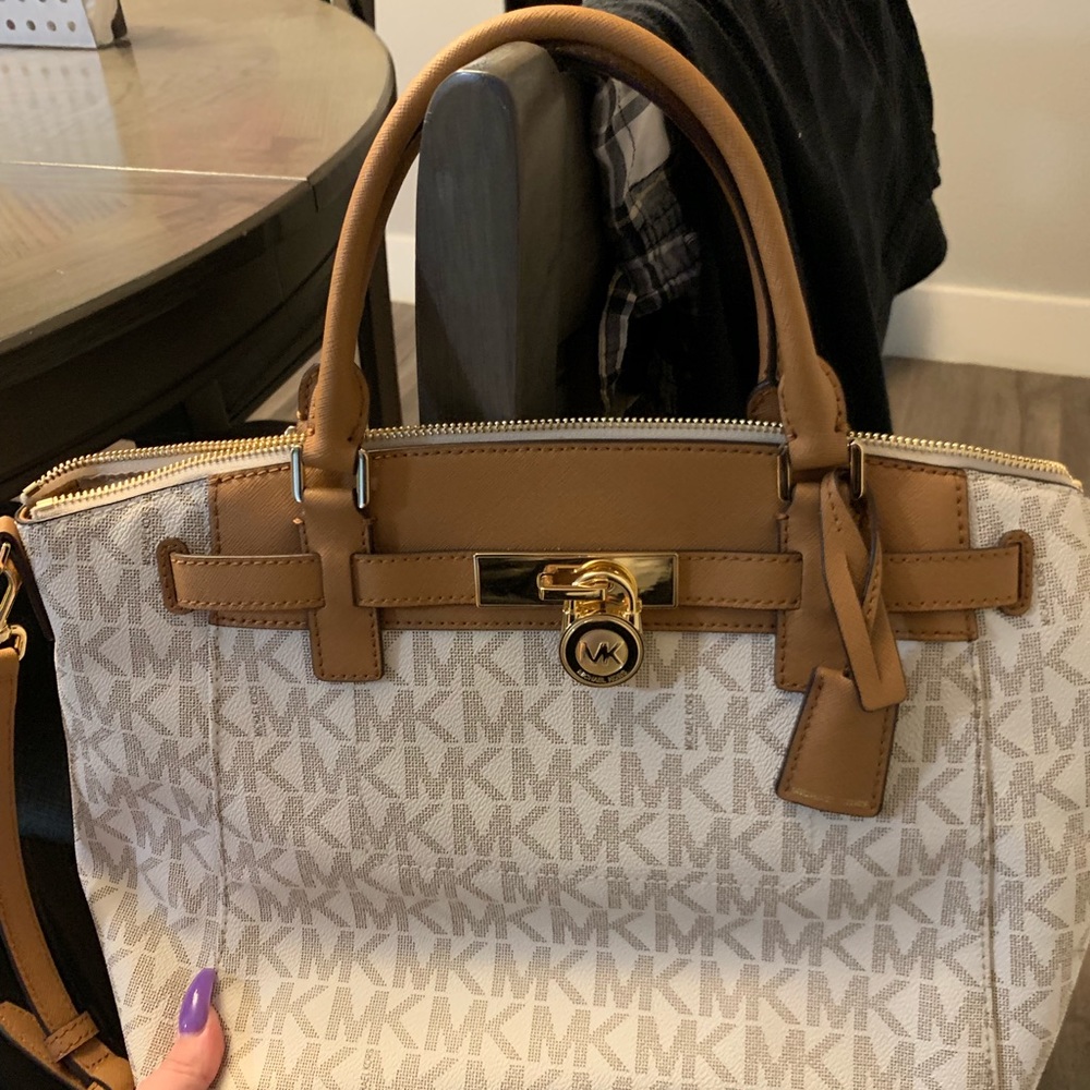 MK Hamilton traveler